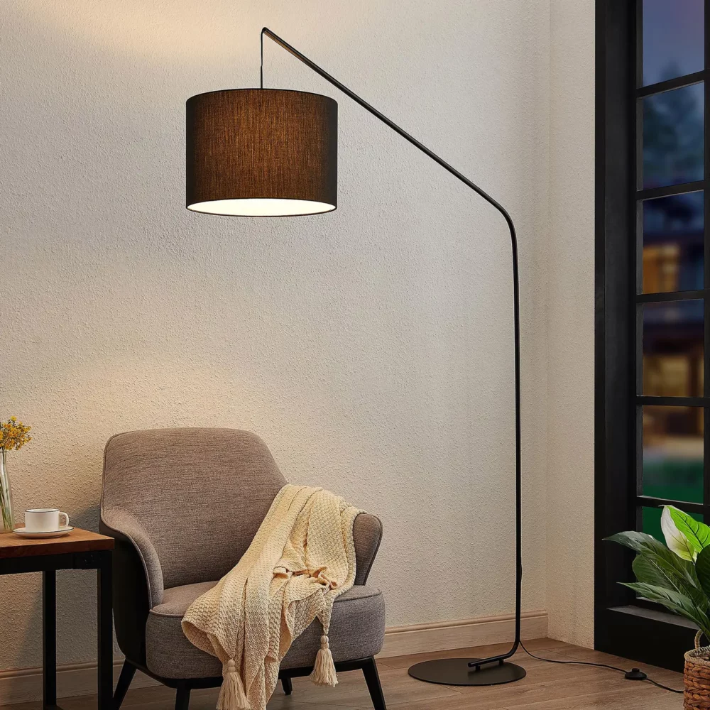 Gulvlampe til stue - inspirasjon for gulvlamper som passer kjempefint til stuen